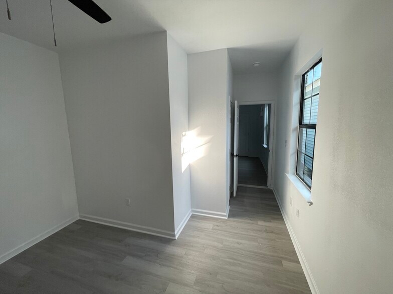 Building Photo - 2550 N Rocheblave St