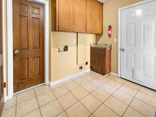 Building Photo - 5955 E 36th St