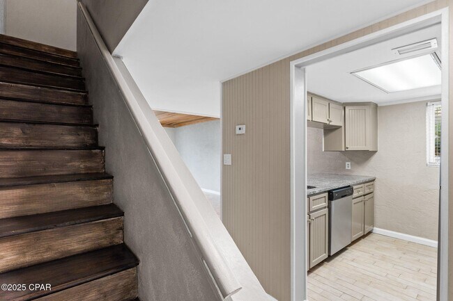 Building Photo - 6901 N Lagoon Dr