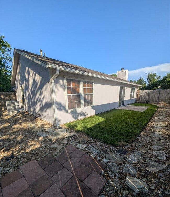 Building Photo - 5914 Green Acres