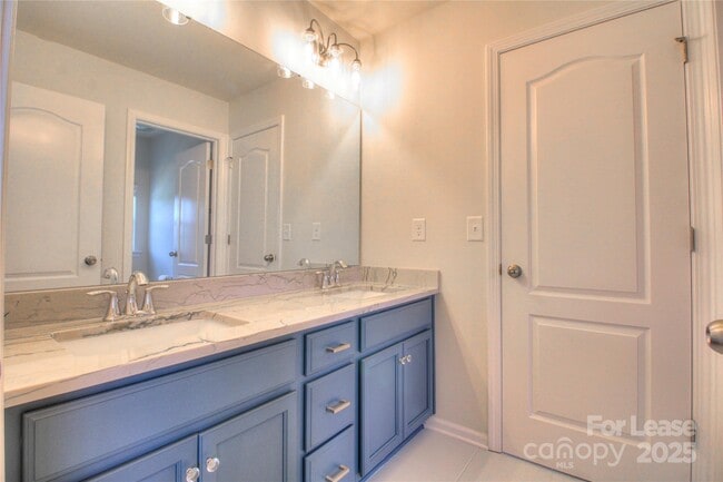 Building Photo - 3007 Silverwood Dr