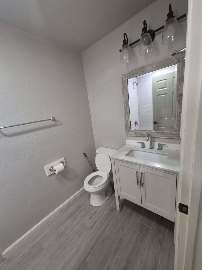 Building Photo - 3 bed/2 bath in Kirby