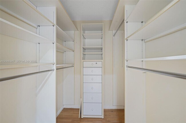 Building Photo - 4312 Laurel Ridge Cir
