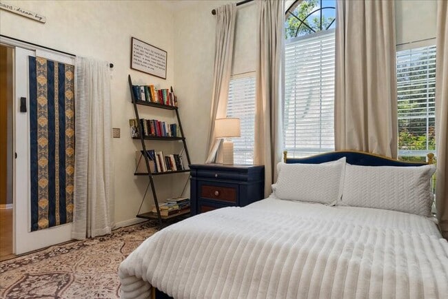 Building Photo - 1505 Laurel Oak Loop