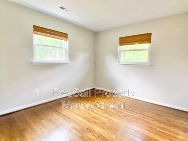 Building Photo - 504 Beech Dr