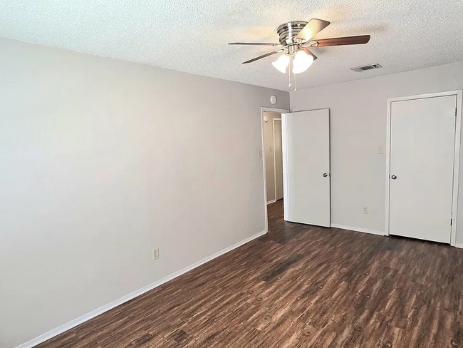 Building Photo - 6321 Richland Plaza Dr