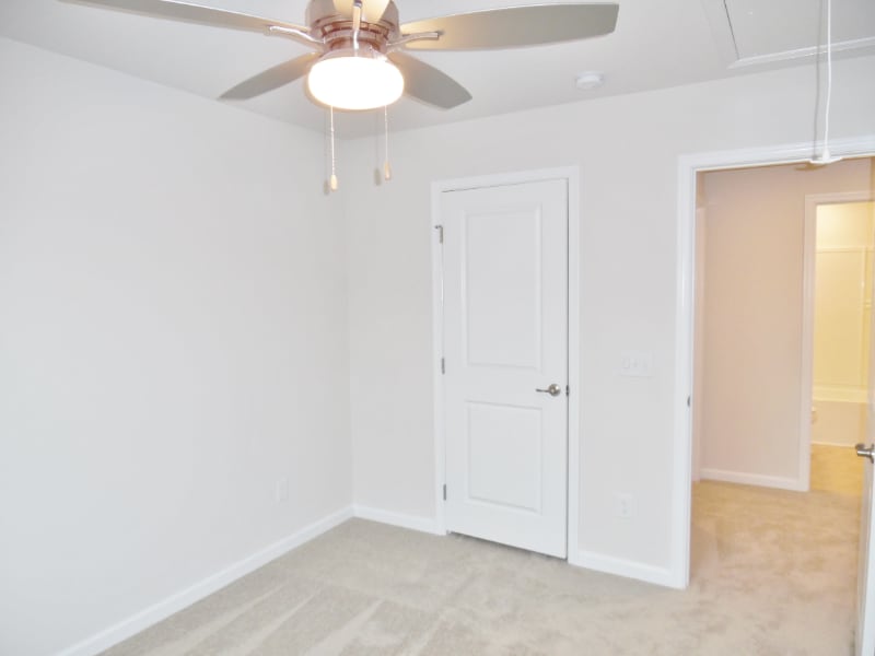 Building Photo - 111 Roundtree Dr
