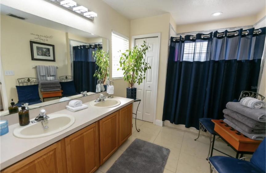 Building Photo - 423 Sandringham Ct