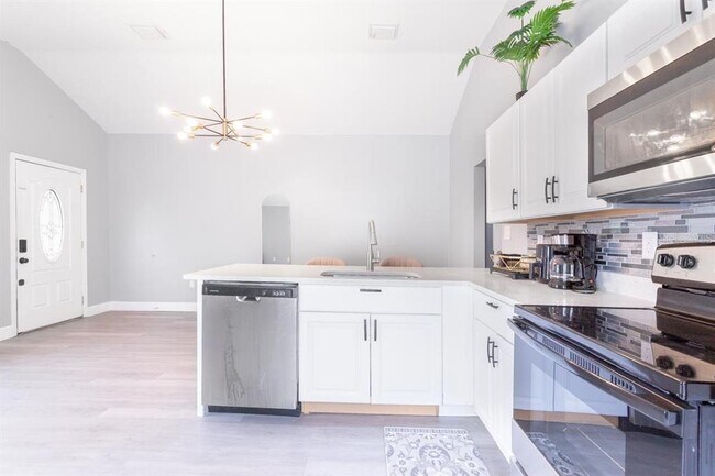 Building Photo - 4317 E Regnas Ave