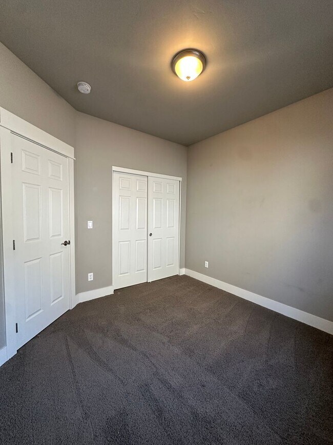 Building Photo - Beautiful Stone Creek Home | Open Layout, RV Parking & Private Pool Access