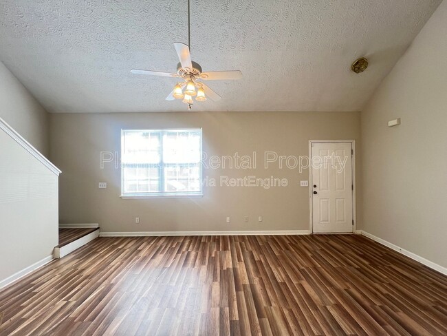 Building Photo - 231 Oak Grove Way