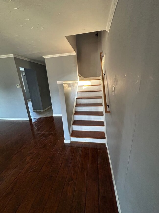 Building Photo - Charming 3-Bedroom Property in Prime Location