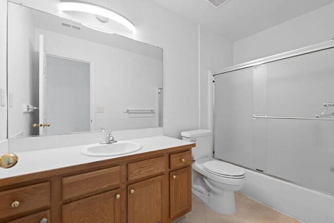 Building Photo - Bright & Beautiful Condo w/ Dual Primary Bedrooms, Walk-In Closets, Garage & A/C~ Located in NE P...