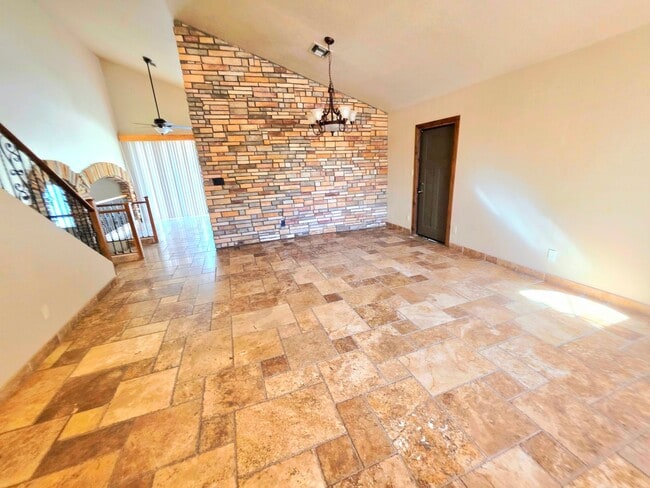 Building Photo - 4 Bed 2.5 Bath: 42nd St & Shea