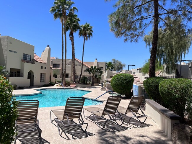 Building Photo - COMING SOON! 3 bed 3 bath Town house with ...