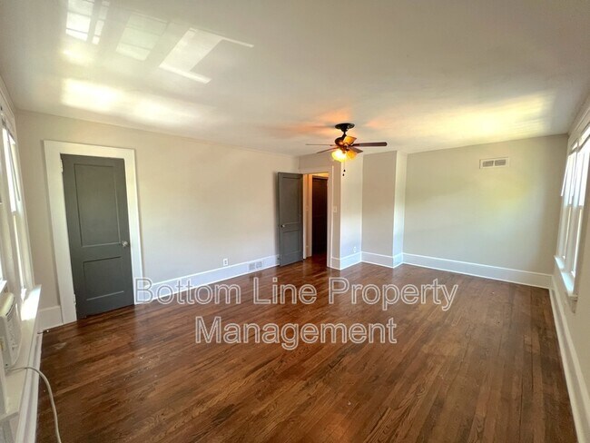 Building Photo - 600 Hawthorne Ln