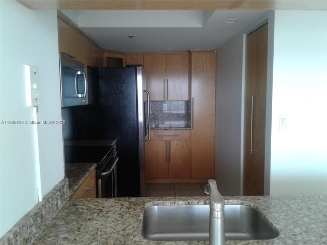 Building Photo - 7601 E Treasure Dr