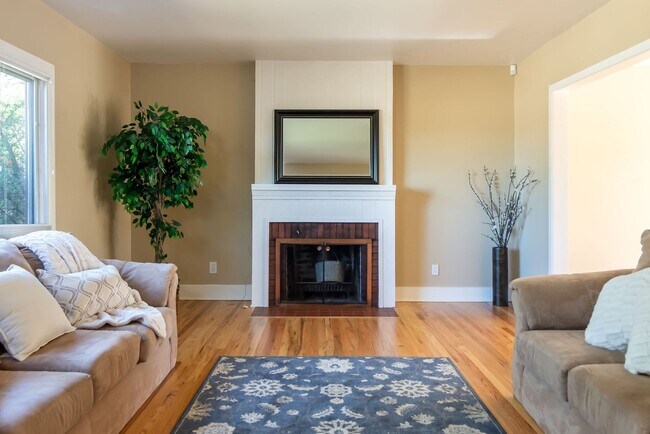 Building Photo - SPRUCE PARK CLASSIC 3 Bedroom  2 Bath 2/STORY 2/CG