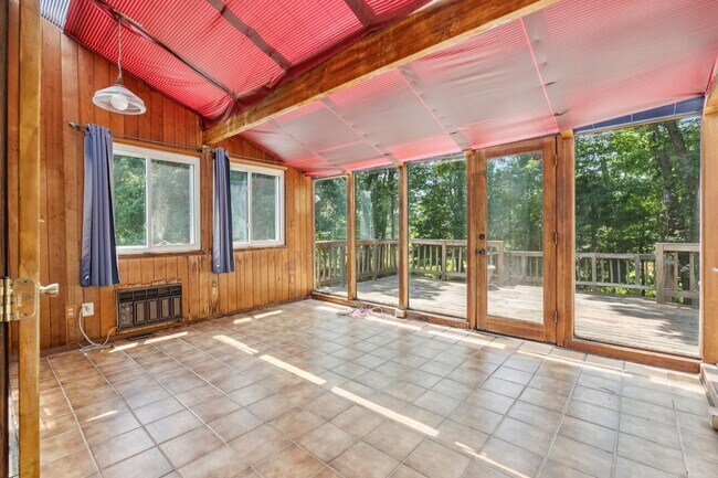 Building Photo - Home in Highly Desirable Forest Ridge!