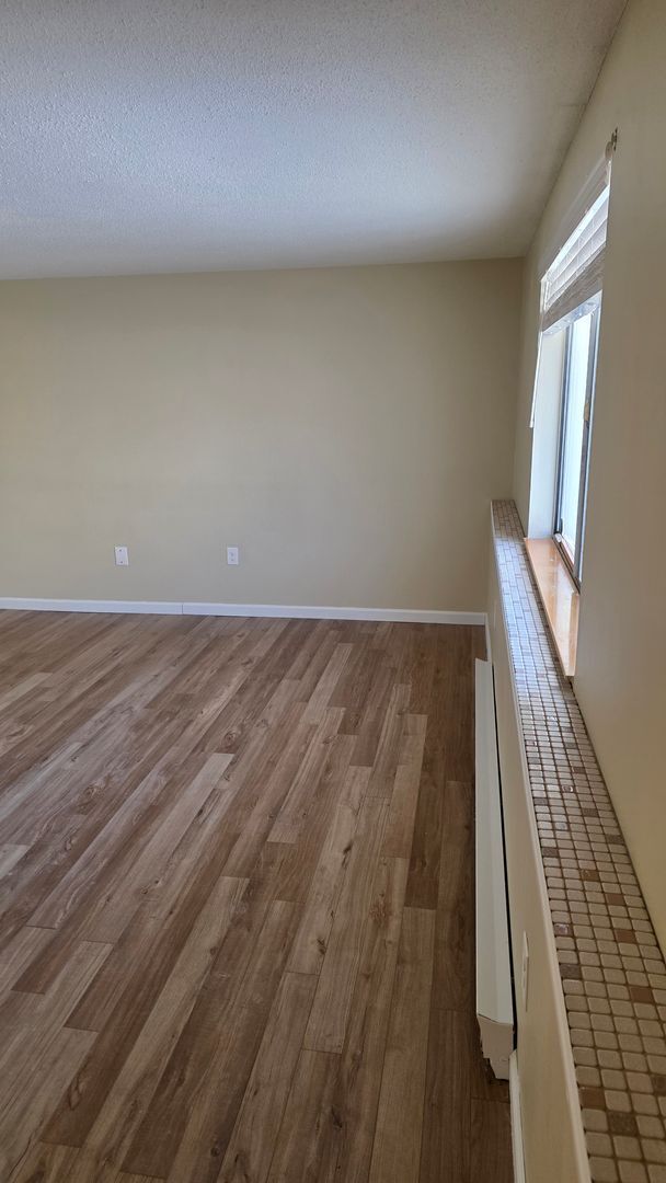 Building Photo - Bright & Sunny 2 Ba / 1 Ba Condominium