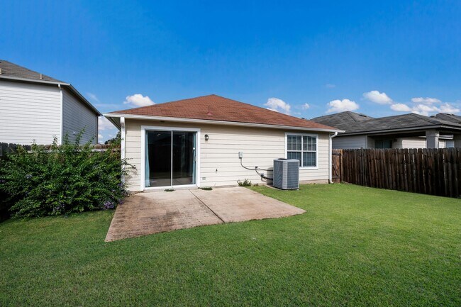 Building Photo - Well-Maintained Home with Open Layout & Great Location