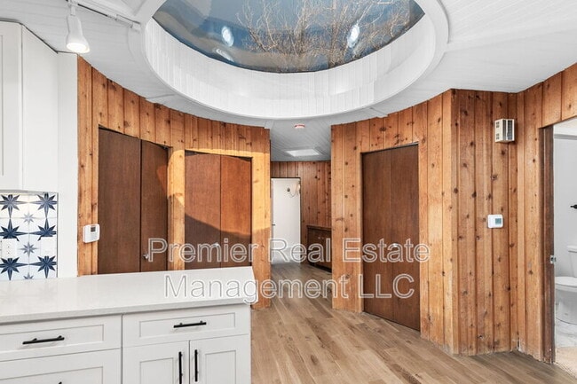 Building Photo - 5905 E Maplewood Ave