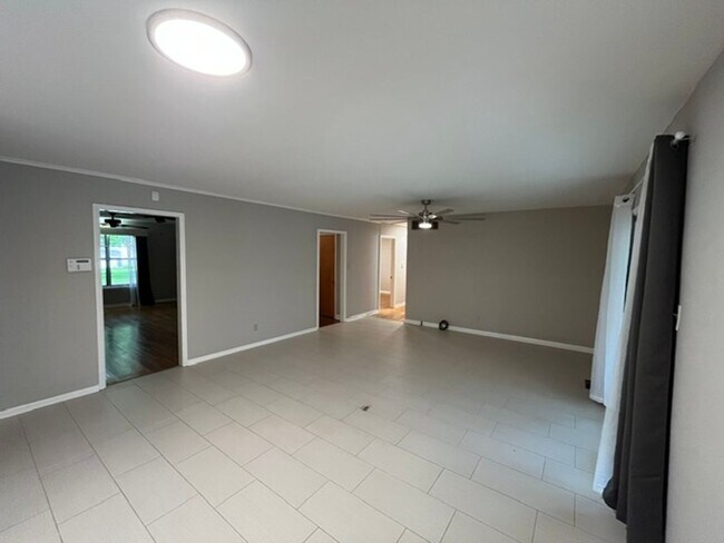 Building Photo - Very Nice 3 Bedroom 2 Bathroom House near the University of Arkansas Little Rock