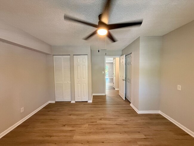 Building Photo - STRATFORD CONVENIENT 1/1 CONDO IN SEMINOLE...