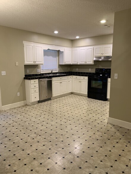 Building Photo - 1601 Red Fox Trail