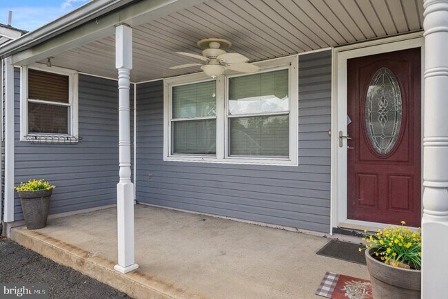 Building Photo - 47 Glenwood Ln
