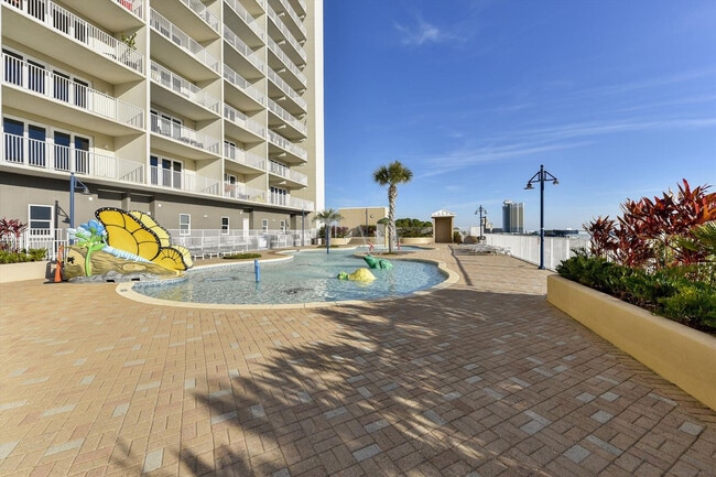 Building Photo - 9800 S Thomas Dr