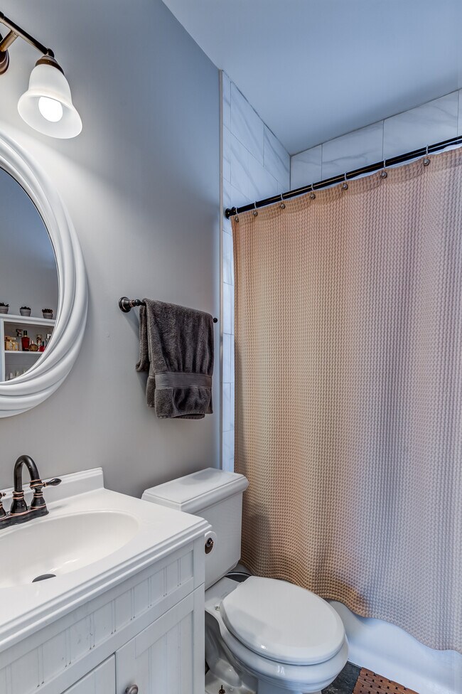 Building Photo - 2825 Burgess Ave