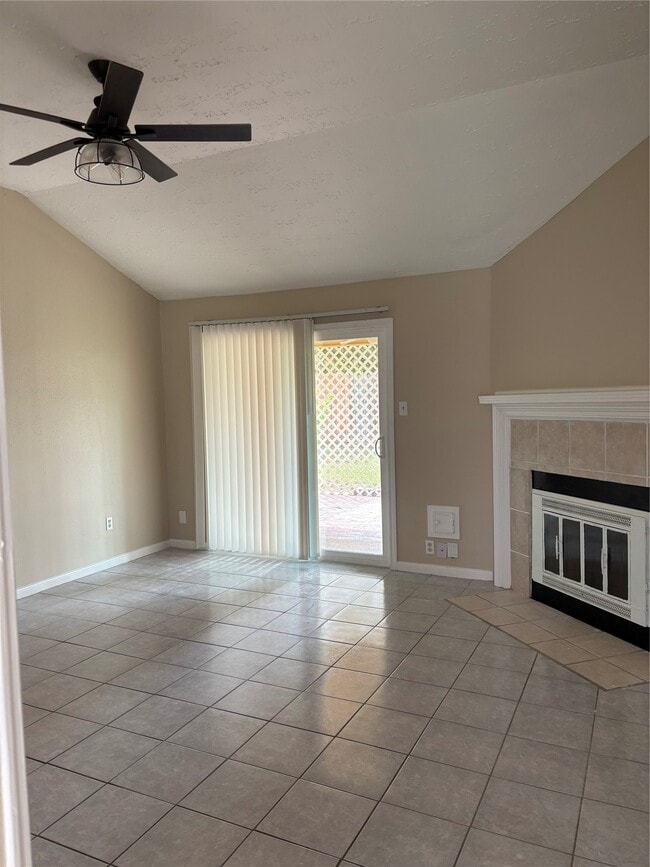 Building Photo - 1726 Oakwell Ln