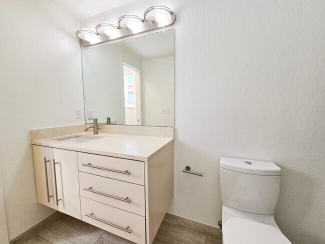 Building Photo - Bright 1-bedroom loft in the heart of Boulder- Available Now