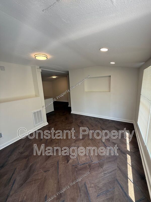 Building Photo - 4047 Pershing Ave