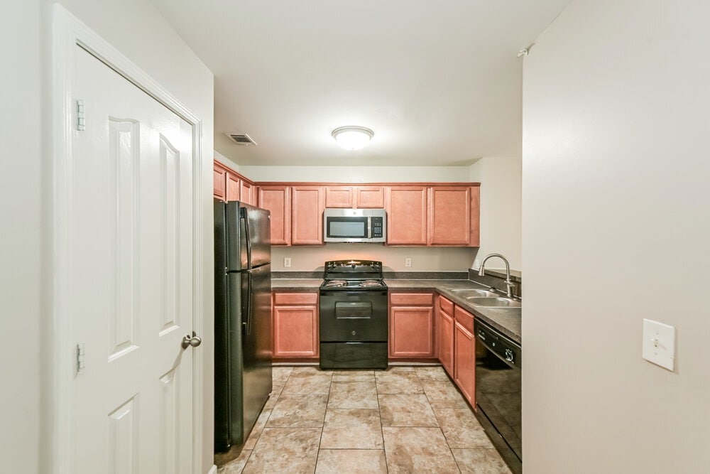 Building Photo - 8043 Logan Dr