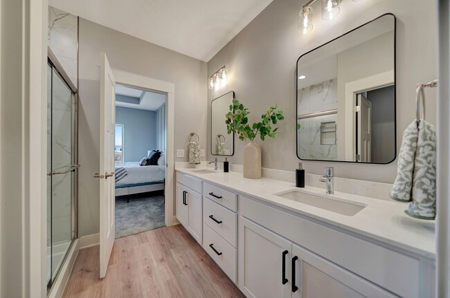 Building Photo - Beautiful Luxury Townhome