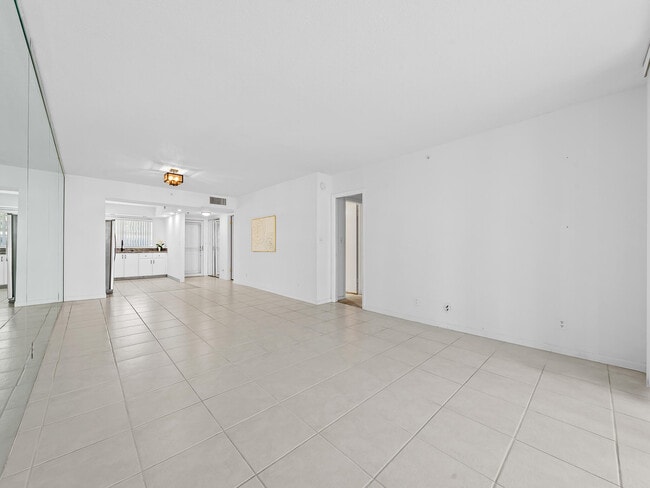 Building Photo - 3300 S Ocean Blvd