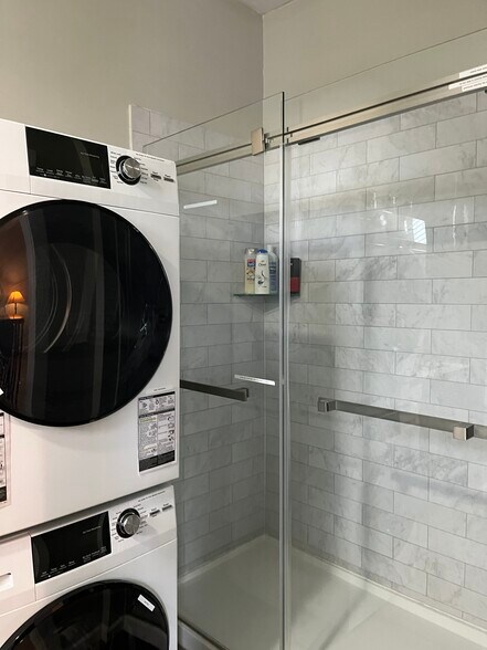 Building Photo - 241 E 36th St