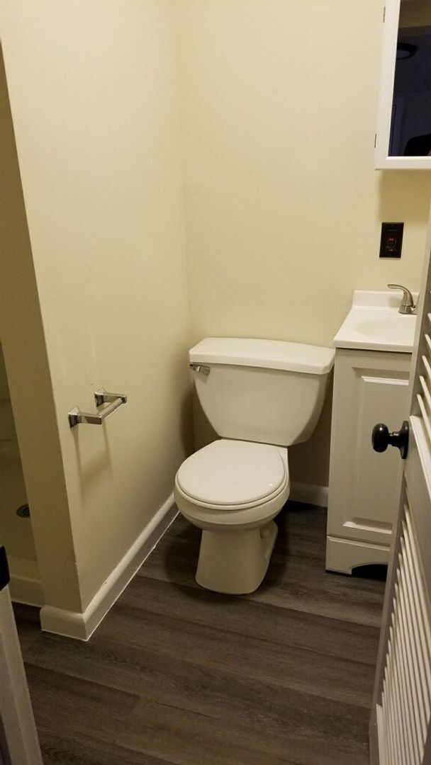 Building Photo - Bright & Updated 2-Bedroom, 2-Bath Apartment