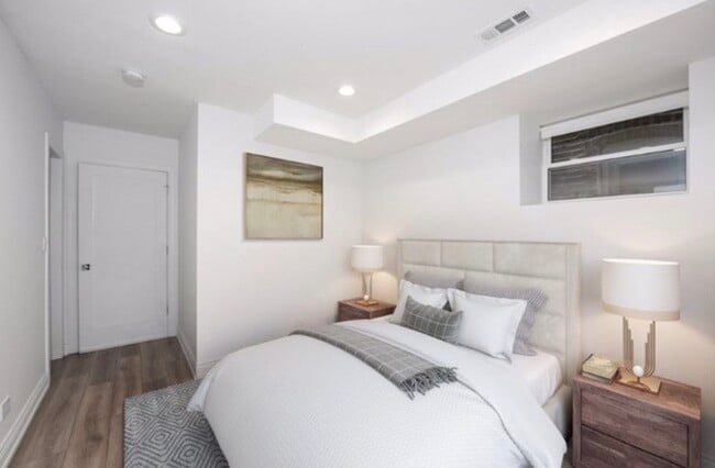 Building Photo - 1241 N Bosworth Ave