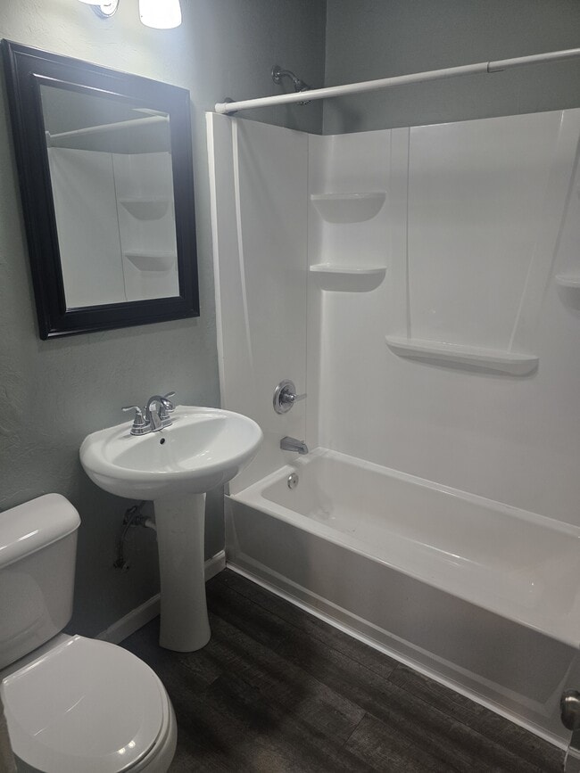 Building Photo - 319 S Maple Ave