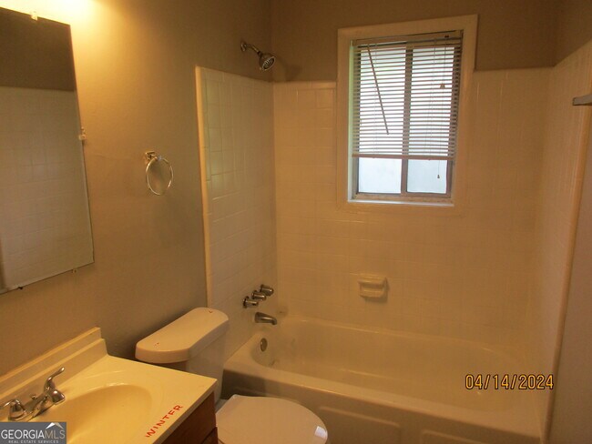 Building Photo - 2907 Palm Dr