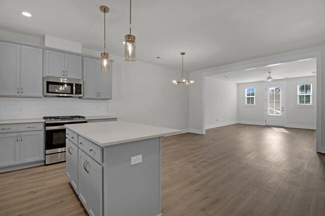 Building Photo - 266 Symphony Ave