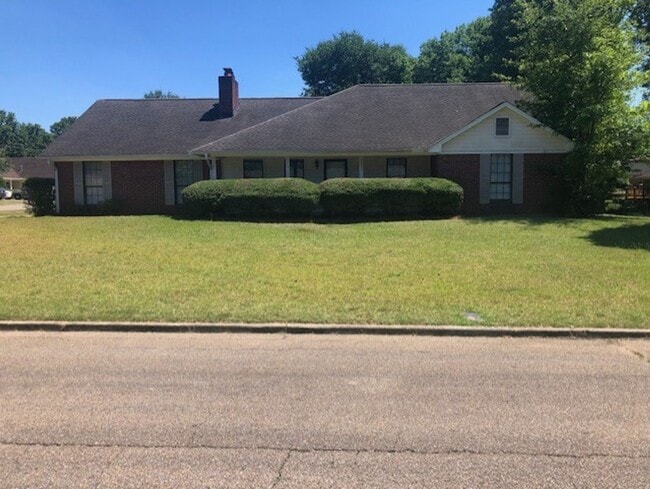 Primary Photo - 923 Elderberry St