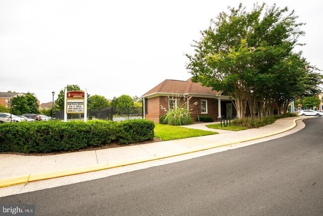 Building Photo - 13129 Park Crescent Cir