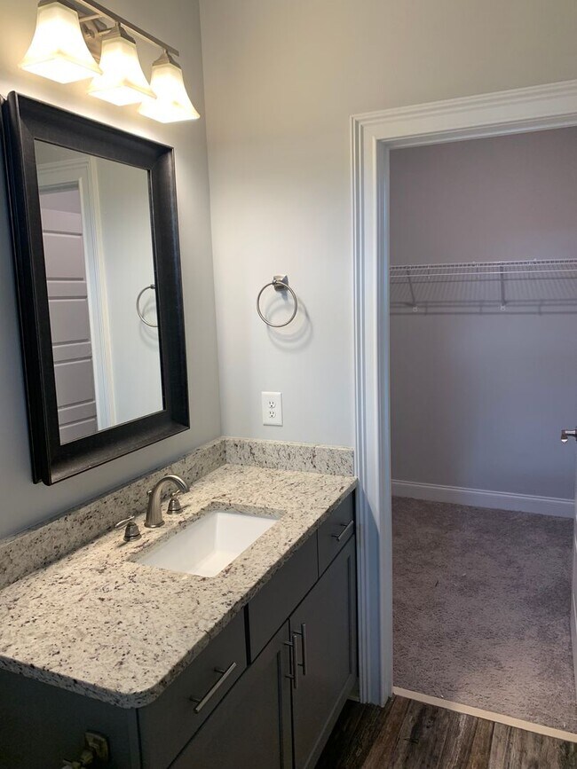 Building Photo - College Oaks