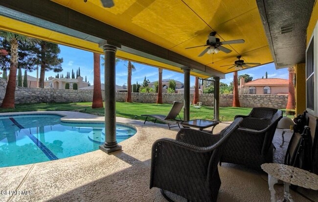 Building Photo - 1933 Gus Moran St