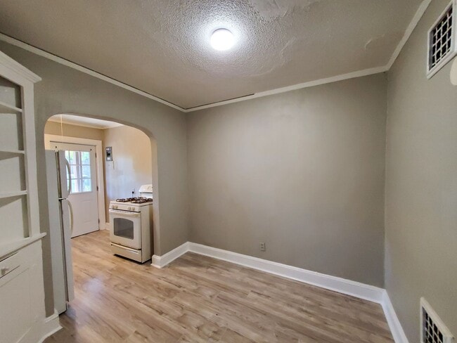 Building Photo - 1418 Park Dr