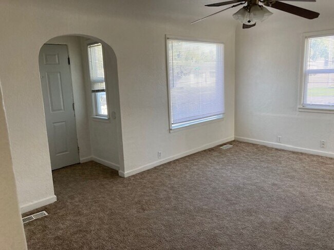 Building Photo - Coming Soon !2 bedroom, one bath home in Caldwell